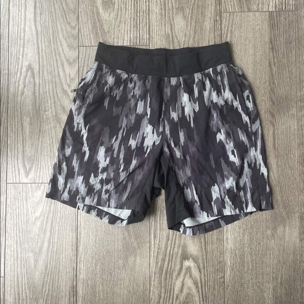 Lululemon mens pace breaker short size M